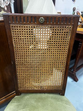 Pareja de sillas con Respaldo de Rejilla