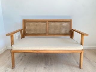 Banco de jardín de madera de acacia con cojín