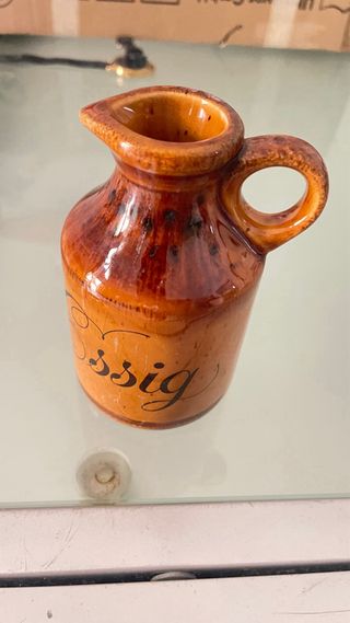 Brocca in ceramica marrone