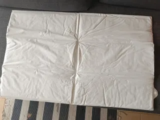 Cambiador bebé con estampado de montañas