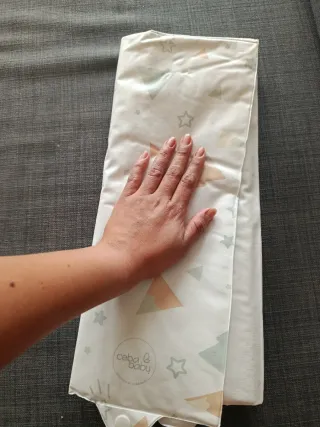 Cambiador bebé con estampado de montañas