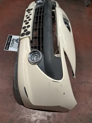 Paragolpes Peugeot 207 con faros antiniebla.