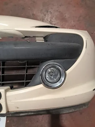 Paragolpes Peugeot 207 con faros antiniebla.