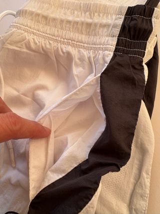 Pantalón deportivo Nike blanco y negro