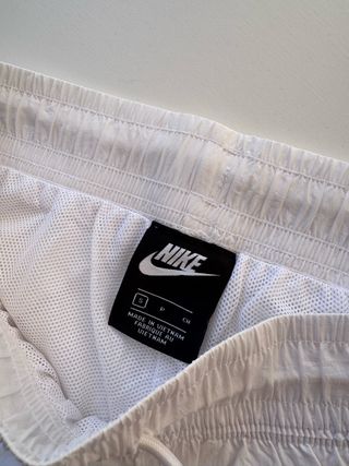 Pantalón deportivo Nike blanco y negro