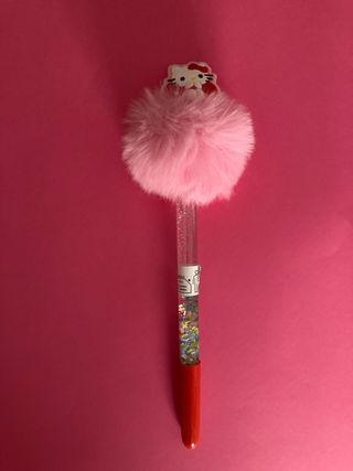 Bolígrafo Hello Kitty con pompón rosa