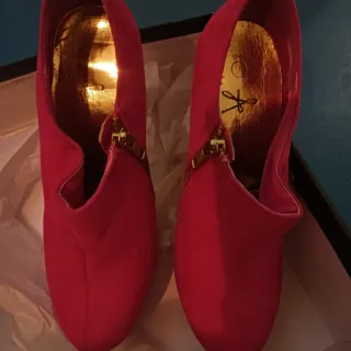 Botines de tacón rosa con cremallera