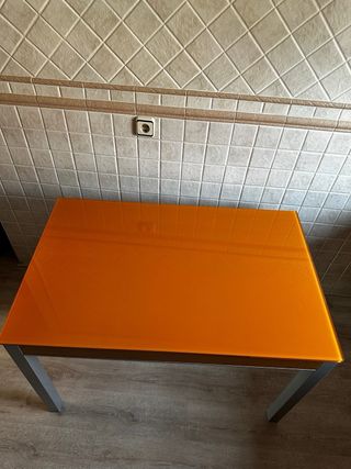 Mesa Naranja con Cristal BUEN ESTADO REBAJADO