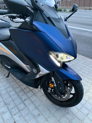 Yamaha TMAX 530 DX Maxi Scooter