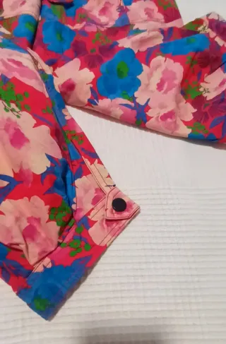 Pantalón floral Zara Talla S. Como nuevo