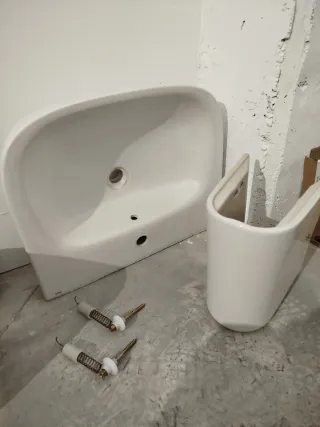 Lavabo Roca con semipedestal obra