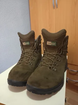 Botas de montaña marrones