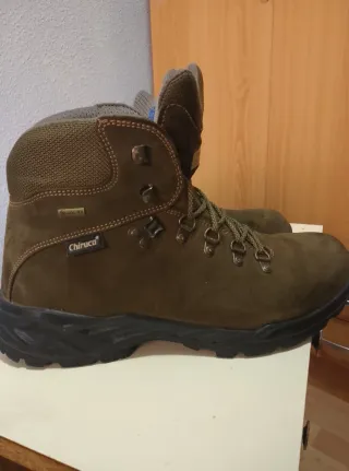 Botas de montaña marrones