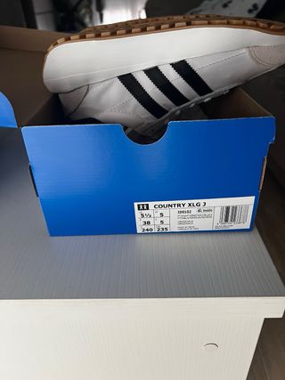 Adidas Country Zapatillas Negras y Blancas