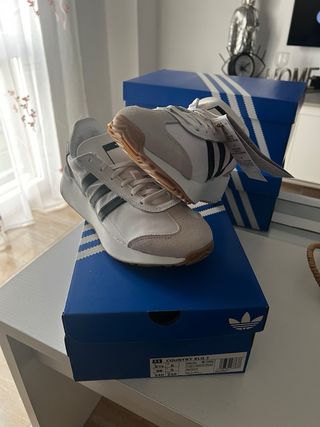 Adidas Country Zapatillas Negras y Blancas