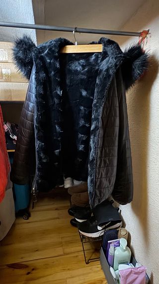 Chaqueta de pelo negra