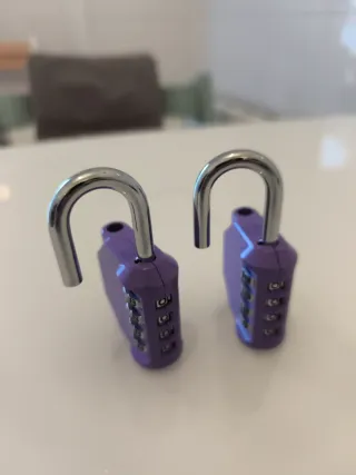 Candados numéricos morados
