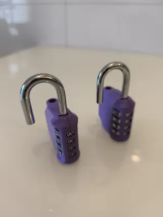 Candados numéricos morados