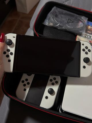 Nintendo Switch OLED Bianca