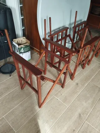 Sillas de madera plegables.