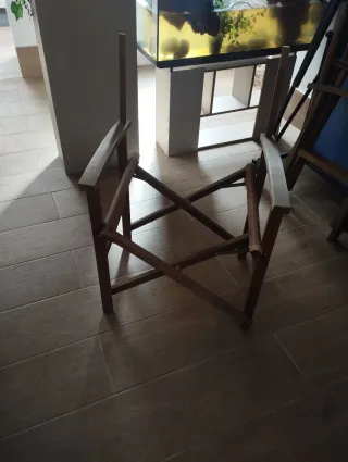 Sillas de madera plegables.