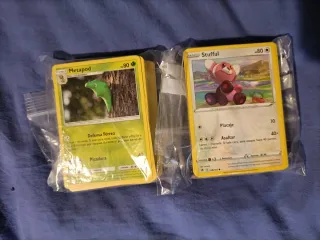 Lote 140 Cartas Pokémon Normales e Infrecuentes
