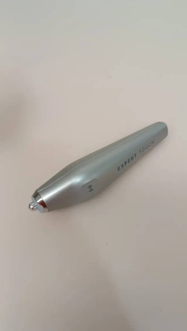 Lápiz quitamanchas ultrasónico AEG E2Y7757