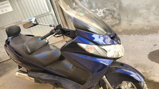 Motocicleta 250 cv con 35.746 km.