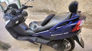 Motocicleta 250 cv con 35.746 km.