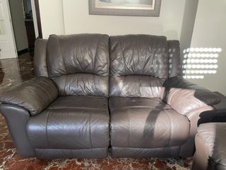 Conjunto de dos sofás de piel relax.