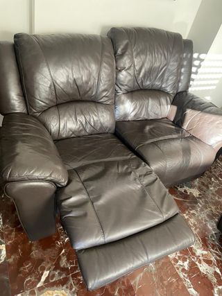 Conjunto de dos sofás de piel relax.