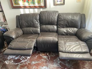 Conjunto de dos sofás de piel relax.