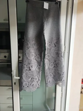 Pantalón punto y crochet gris