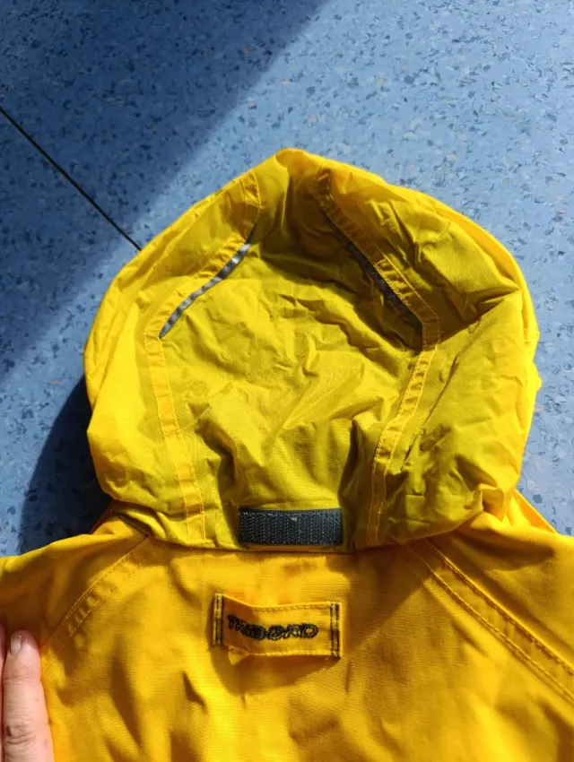 Chaqueta impermeable amarilla Tribord 8 años