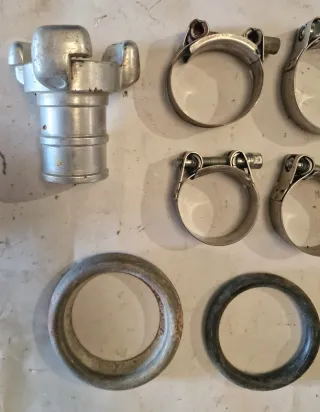 Accesorios de riego y abrazaderas