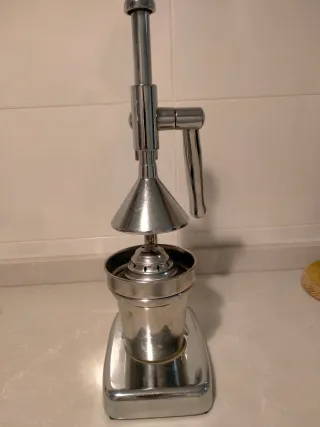 Exprimidor de diseño en acero