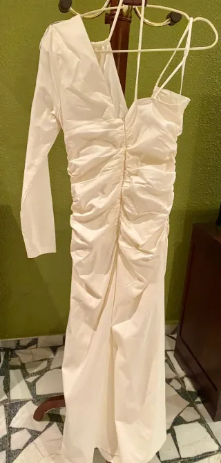 Vestido blanco drapeado una manga