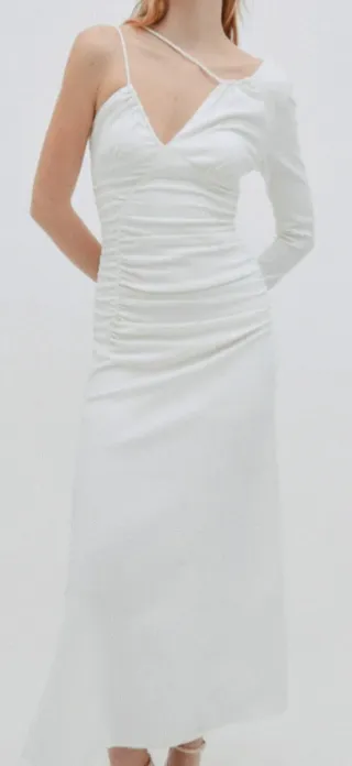 Vestido blanco drapeado una manga
