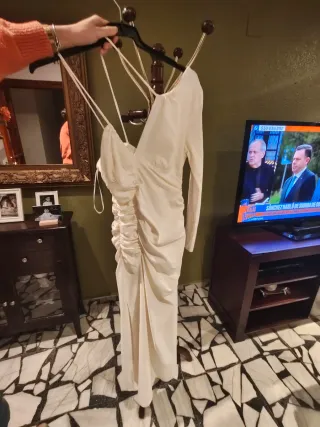 Vestido blanco drapeado una manga