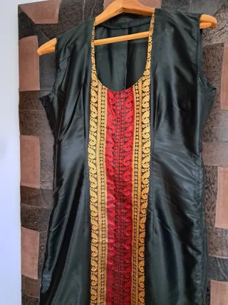 Vestido de seda negro y rojo