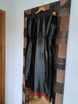 Vestido de seda negro y rojo