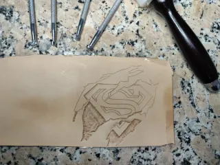 Billetera de Cuero Repujado Superman