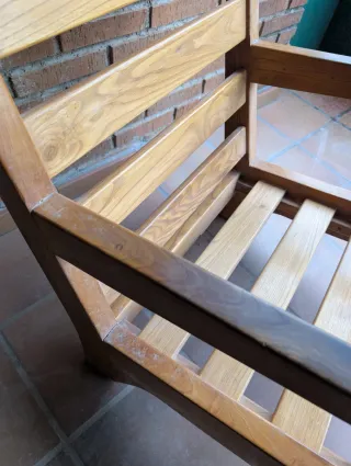 Sillón de madera maciza