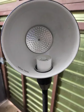 Lámpara de pie negra metal y plástico