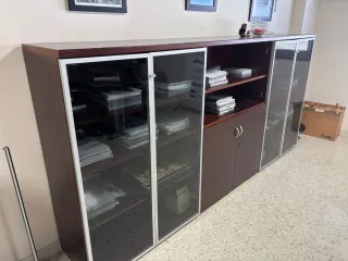 Mesa de juntas y 8 sillas de madera y metal