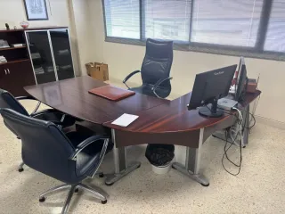 Mesa de juntas y 8 sillas de madera y metal