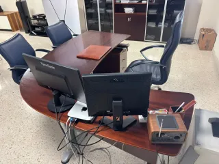 Mesa de juntas y 8 sillas de madera y metal