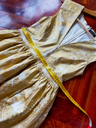 Vestido dorado y blanco do & be