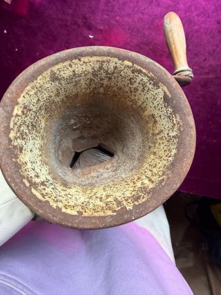 Molinillo de café antiguo de hierro