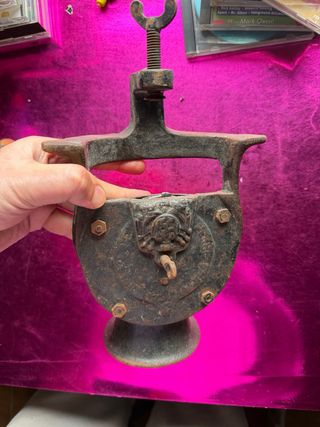 Molinillo de café antiguo de hierro